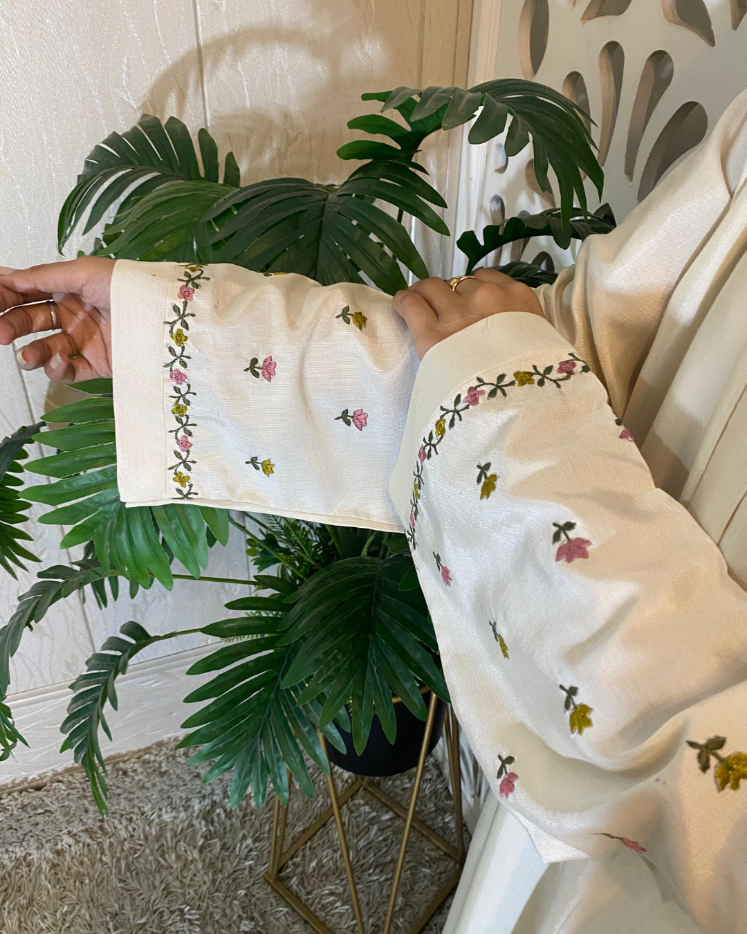 Ivory Smmer Abaya fo Summers